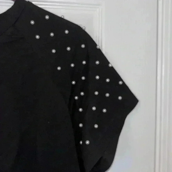 Black top with beaded sleeves - Picture 4 of 5